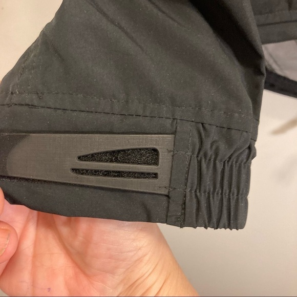 THE RUNNING  ROOM Sz S Reflective Band High Low Hem Light Jacket Unisex - Picture 3 of 7